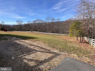 22 Silverhill Ln, Berkeley Springs, WV 25411