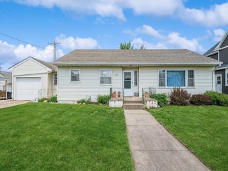 404 3rd St, Keystone, IA 52249