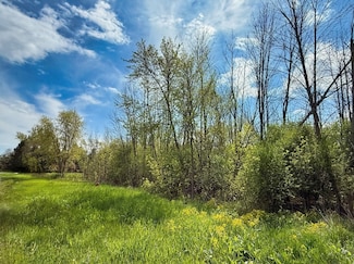 11025 N Range Line Rd, Mequon, WI 53092