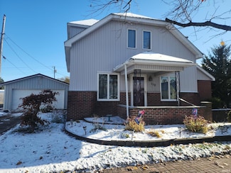 112 E Beckley St, Royal Center, IN 46978