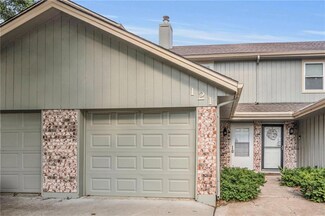 121 NE Greystone Dr, Lees Summit, MO 64086