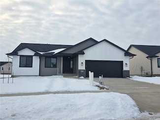 6177 Glenwood Dr, Marion, IA 52302