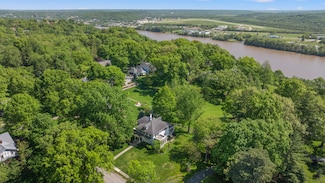 32 S Shaw Ln, Fort Thomas, KY 41075