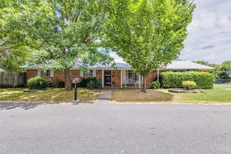 305 W Carter St, Savoy, TX 75479