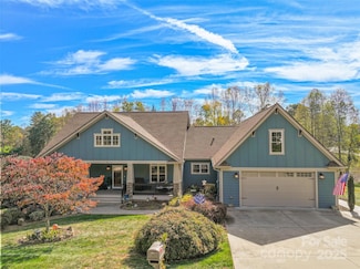16 Farm Pond Ln, Candler, NC 28715