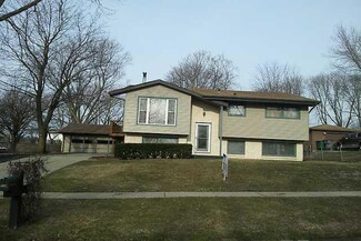 735 John Clinton Dr, Carlisle, IA 50047