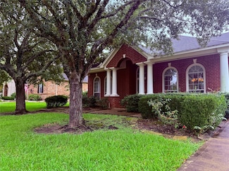 2227 Greenhaven Dr, Sugar Land, TX 77479