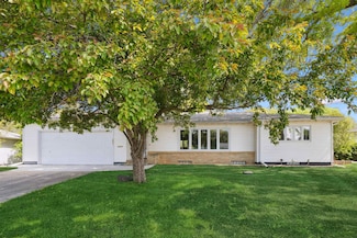 2621 Saratoga Dr, Waterloo, IA 50702