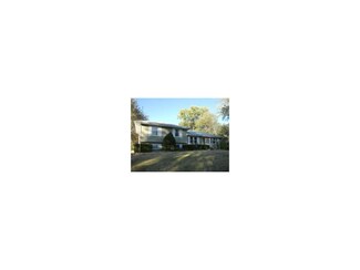 7800 Lee Dr, Pleasant Valley, MO 64068