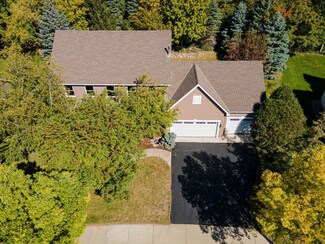 575 Owasso Hills Dr, Saint Paul, MN 55113