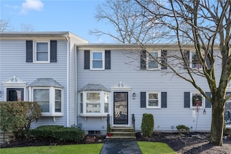 605 Woodhaven Ct, Cranston, RI 02920