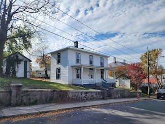 922 Trout St, Staunton, VA 24401