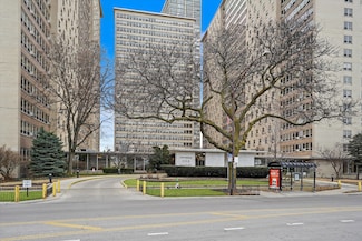 3950 N Lake Shore Dr Unit 1728, Chicago, IL 60613