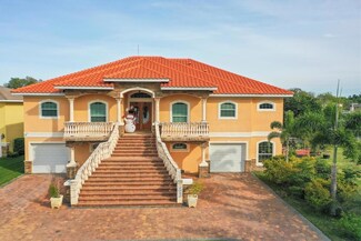 8243 Cheyenne Dr, Seminole, FL 33777