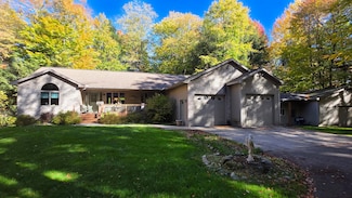 8632 W Blanchard Rd, Blanchard, MI 49310