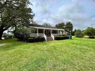 202 E 4th St, Tabor City, NC 28463