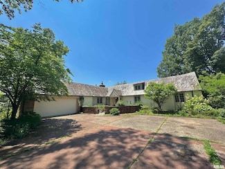 355 N Lakeview Dr, Salem, IL 62881