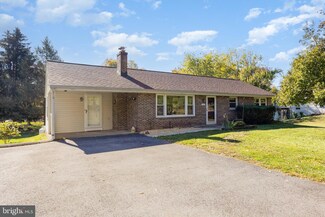 300 Valley Rd, Etters, PA 17319