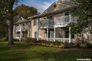 45 Country Club Dr Unit 35C, Coram, NY 11727