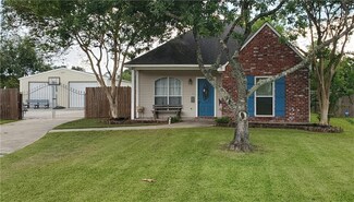 11317 Shelly St, Saint Amant, LA 70774
