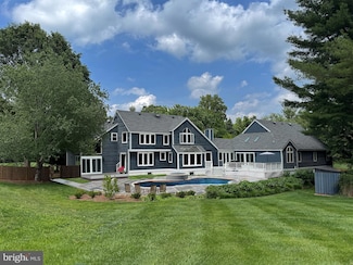 10309 E Hunter Valley Rd, Vienna, VA 22181
