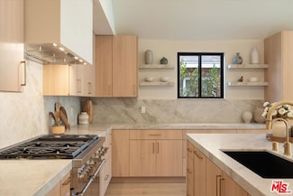 13949 Cumpston St, Sherman Oaks, CA 91401