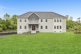 72 Huguenot Rd, Oxford, MA 01540