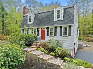 49 Asylum St, Mendon, MA 01756