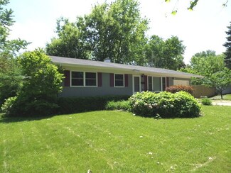 1811 Walnut St, Saint Charles, IL 60174