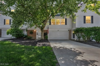 35 Commons Ct Unit B10, Chagrin Falls, OH 44022