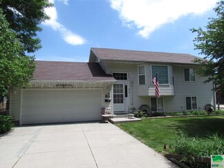 915 4th St, Onawa, IA 51040
