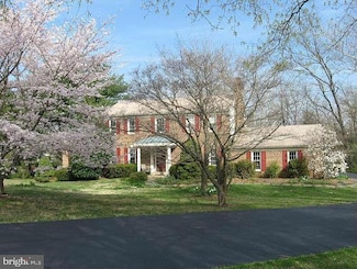 1011 Cup Leaf Holly Ct, Great Falls, VA 22066