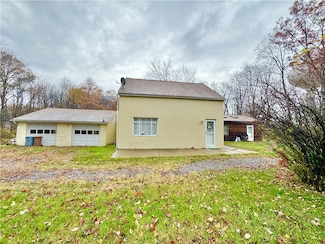3281 Mercer Rd, New Castle, PA 16105