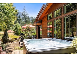 954 SW Spelling Place, Cascade Locks, OR 97014
