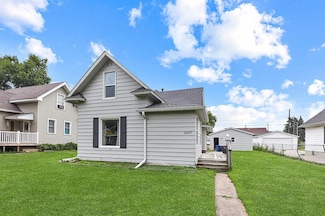 3007 E 8th St, Des Moines, IA 50316