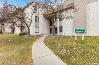 32005 W 12 Mile Rd Unit 301, Farmington Hills, MI 48334