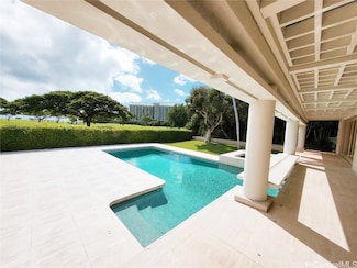1077 Waiholo St, Honolulu, HI 96821