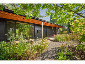 10901 NE Eugene St, Portland, OR 97220