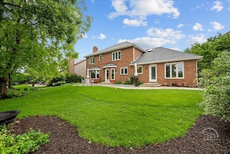 560 Braemar Ave, Naperville, IL 60563