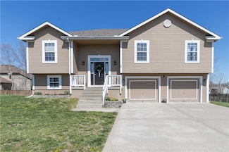 1108 E 18th St, Kearney, MO 64060