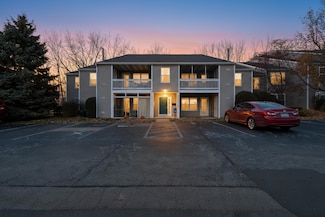 3075 Poplar Creek Dr SE Unit 303, Kentwood, MI 49512