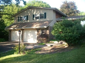 14 Summit St, East Dundee, IL 60118