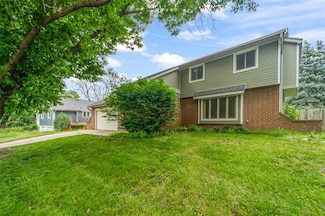 1495 Rio Valley Dr, Clive, IA 50325