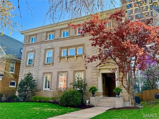4386 Westminster Place, Saint Louis, MO 63108