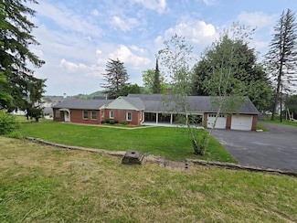 73 High St, Troy, PA 16947