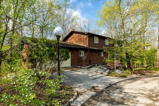 3949 Waldenwood Dr, Ann Arbor, MI 48105