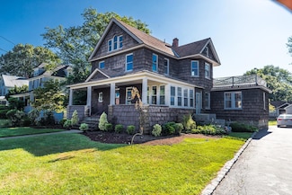 21 Lee Ave Unit 1st Fl, Rockville Centre, NY 11570