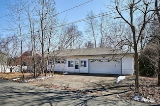 20 Colonial Ave, Easthampton, MA 01027