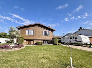 3 30th St SW, Minot, ND 58701