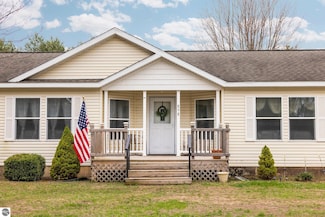 898 Leya Ln, Beulah, MI 49617